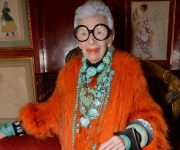 Zemřela módní ikona, podnikatelka, modelka, interiérová návrhářka, designérka, influencerka a umělkyně života, Iris Apfel