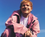 Ed Sheeran spouští novou hudební etapu vydáním svého nového singlu „Azizam“.